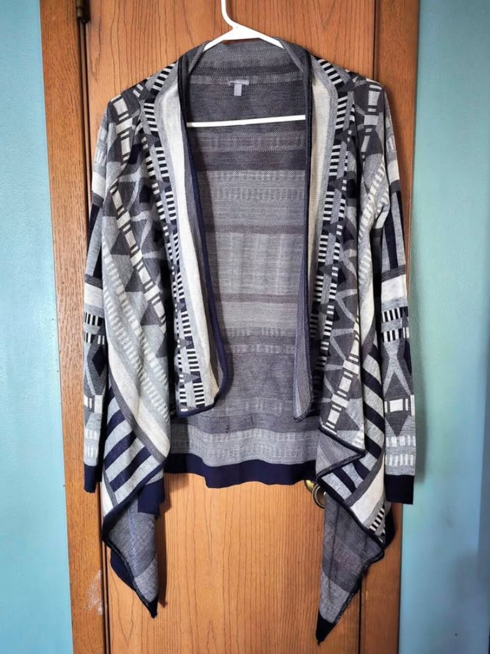 Size M Charlotte Russe Navy Blue & Gray Geometric Print Long Sleeve Cardigan